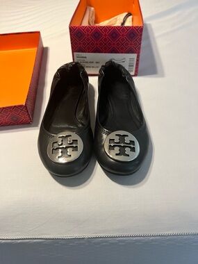 Tory Burch Black Leather Logo Ballet Flat size 7.5